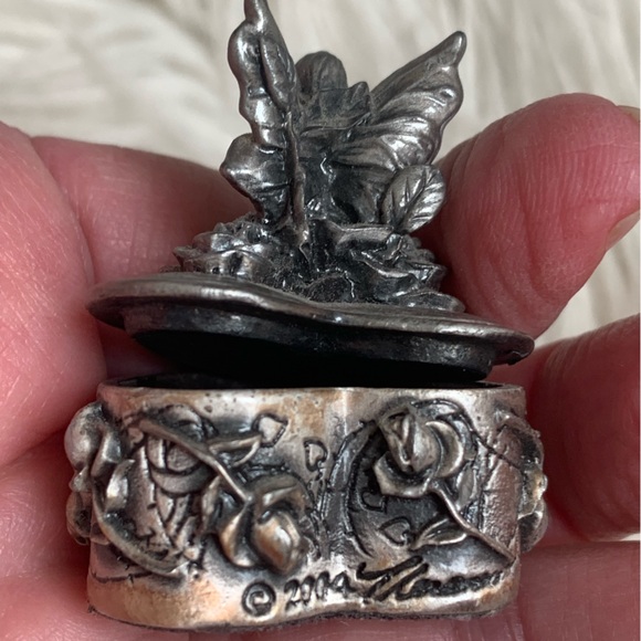 Vintage Y2K Keepsake/Pill Box - Picture 7 of 10